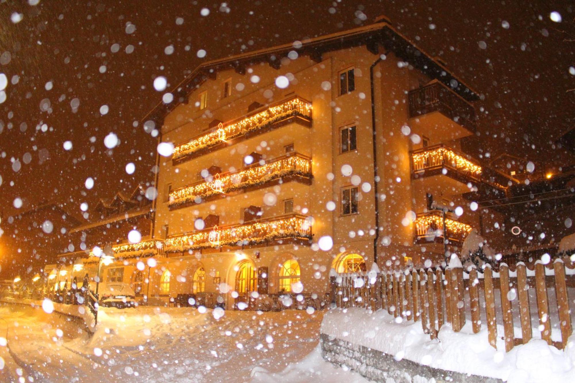 Hotel Rosalpina Folgaria Buitenkant foto